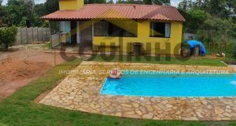 CI 492 - Chácara à venda no Mambre – Casa nova com piscina e pomar a 300 m da BR 381